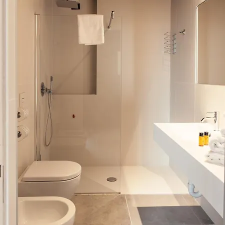 Hotel Blank